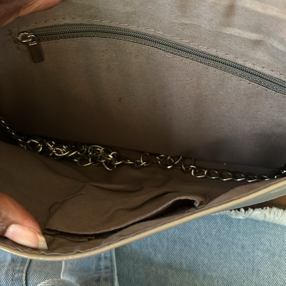 Gray clutch - Picture 9 of 10